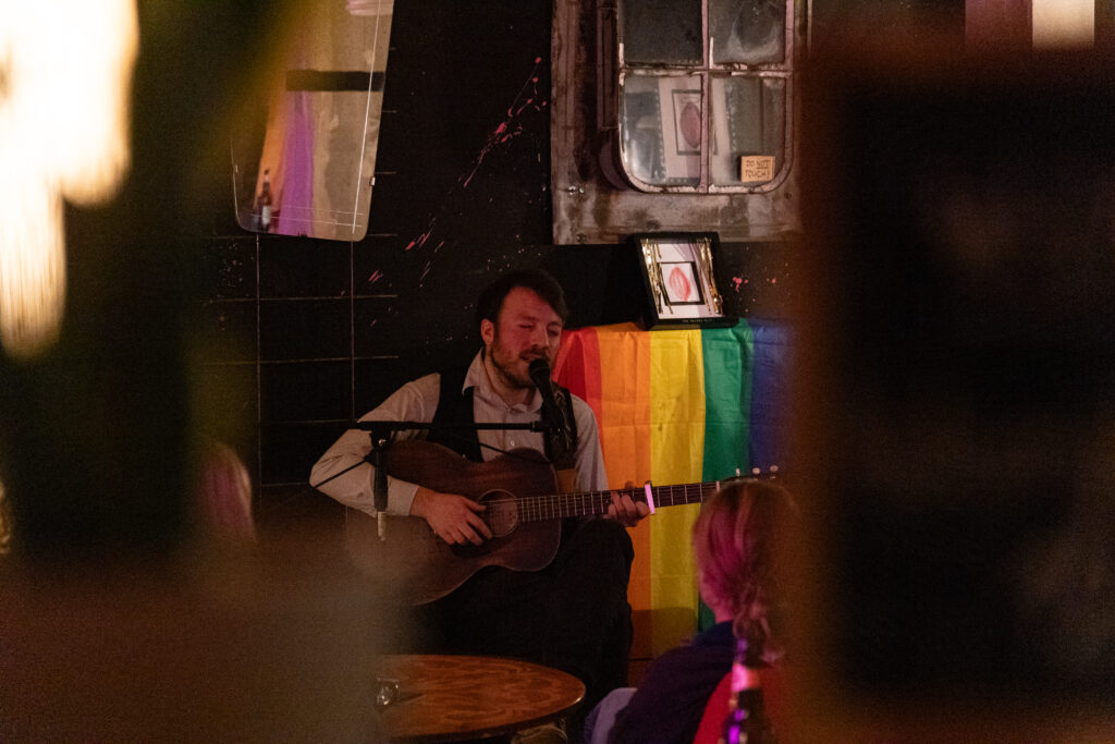 Kunst, Bar und Begegnung